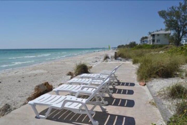 Sundeck 35 of 35
