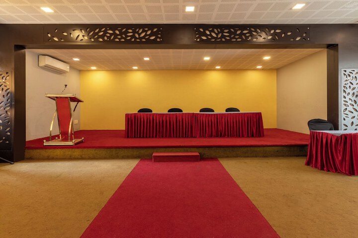 Ballroom/Hall 28 of 38