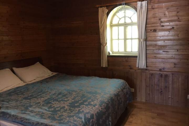 Room 8 of 85
