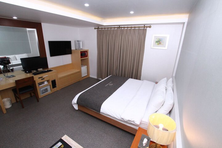Room 9 of 54