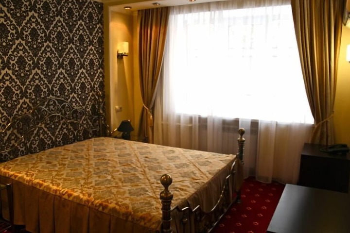 Room 8 of 48