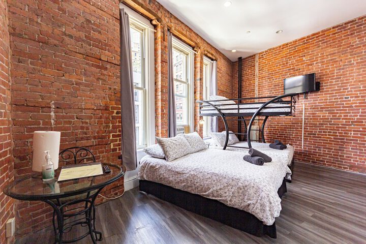 Room 28 of 125