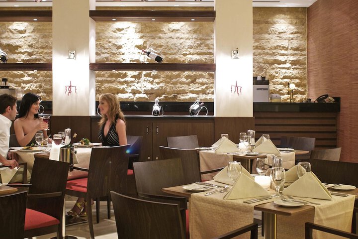 Dining 113 of 195