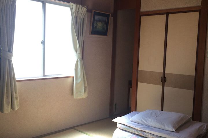 Room 13 of 33