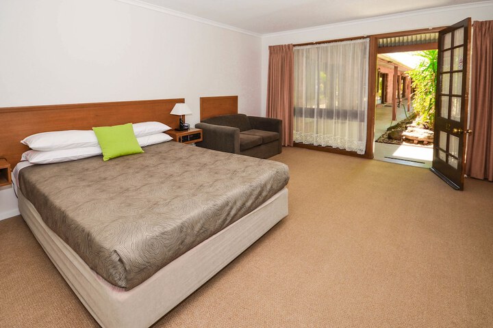 Room 5 of 71