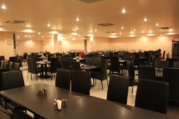 Dining 9 of 11
