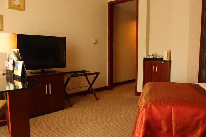 Room 12 of 38