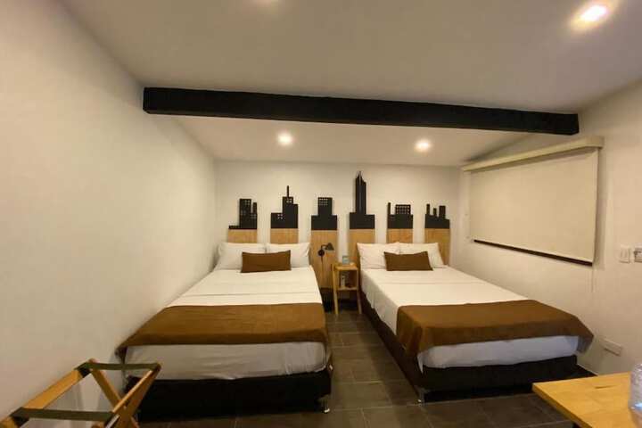 Room 21 of 32