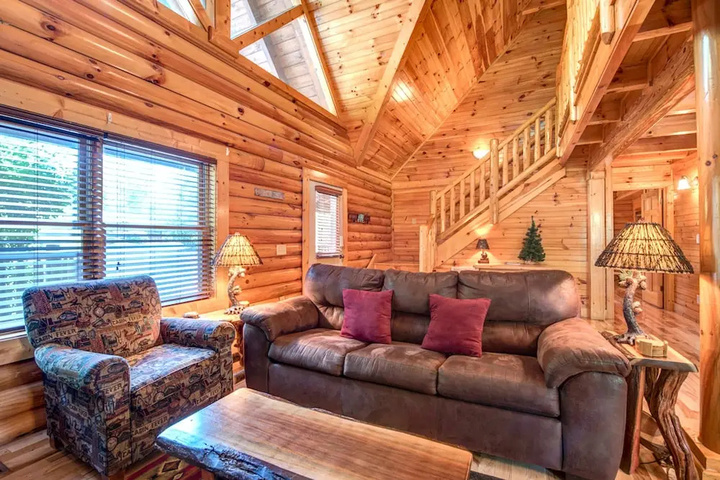 Exterior of Natural Beauty Hot Tub Fireplace Pool Table WiFi