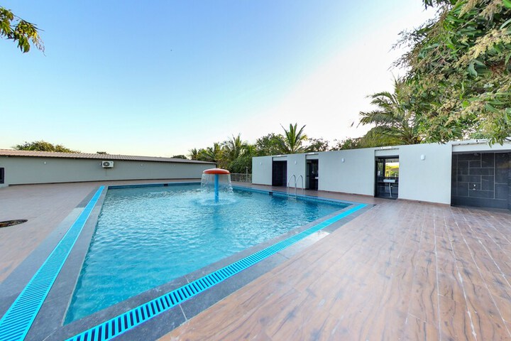 Pool 40 of 78