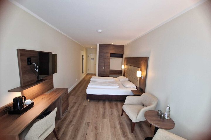 Room 15 of 33