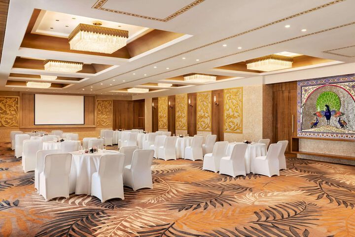 Ballroom/Hall 32 of 37