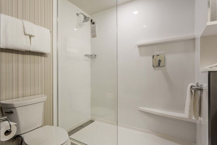 Hotel Exterior 42 of 43