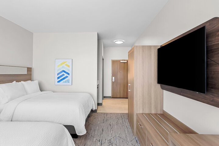 Room 16 of 40
