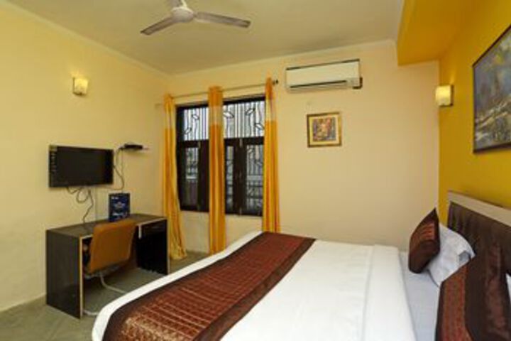 Room 9 of 25