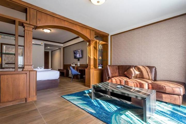 Room 4 of 28