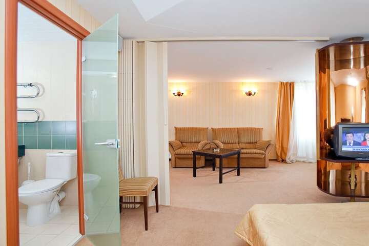 Room 7 of 24