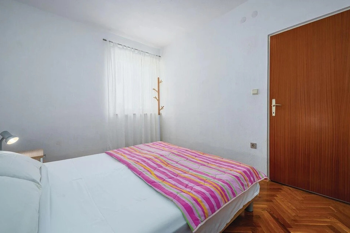 Room 4 of 15