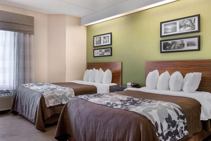 2 Double Beds (13 of 17)