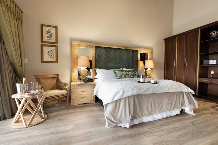 Room 4 of 17