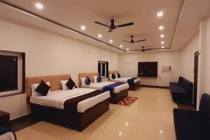 Room 10 of 20