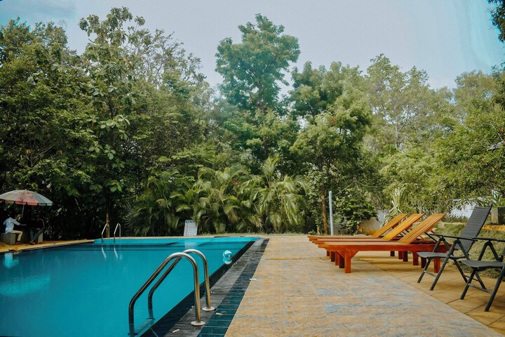 Pool 44 of 62