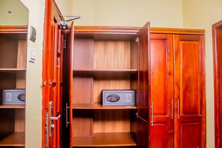 Room 3 of 35