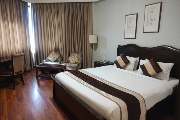 Room 10 of 22