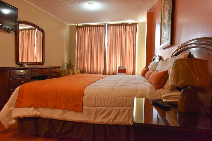 Hotel Makroz