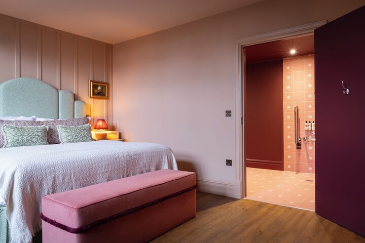 Room 10 of 80