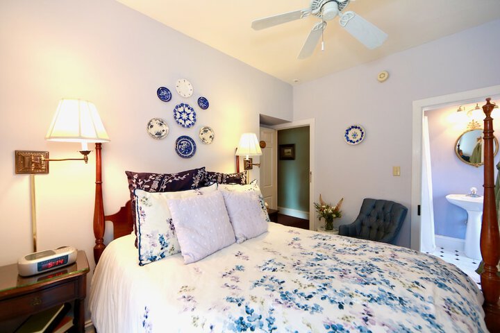 Room 11 of 76