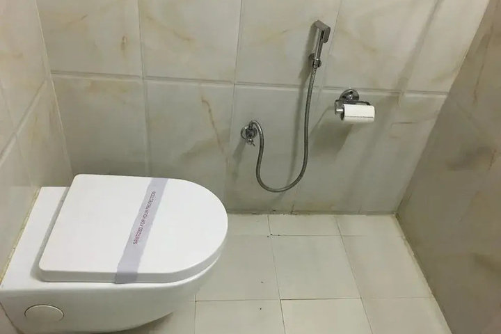 Room 9 of 18