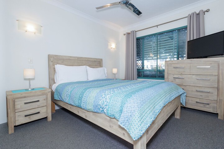 Room 4 of 77