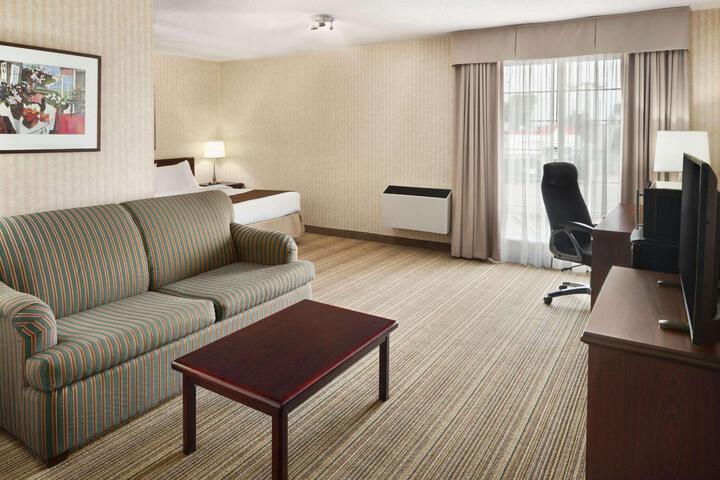 1 King Bed Suite (3 of 6)