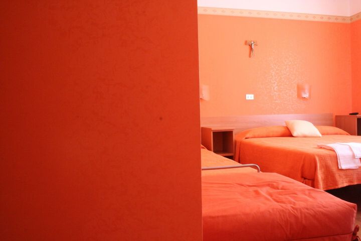 Room 6 of 51