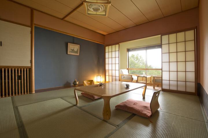 Room 5 of 37