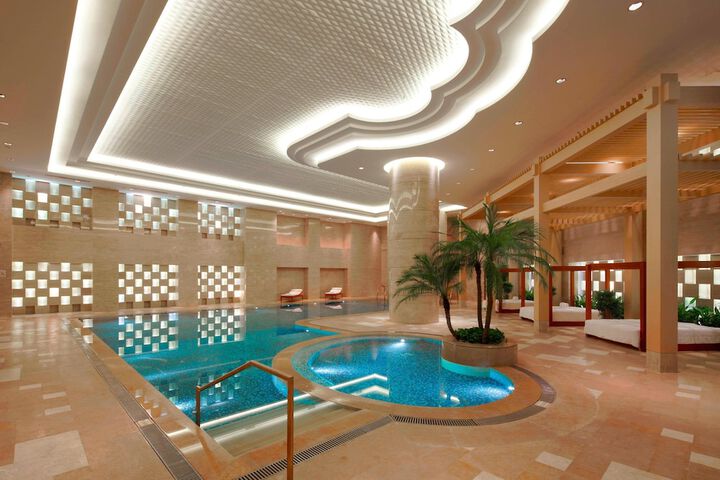 Pool Hotel