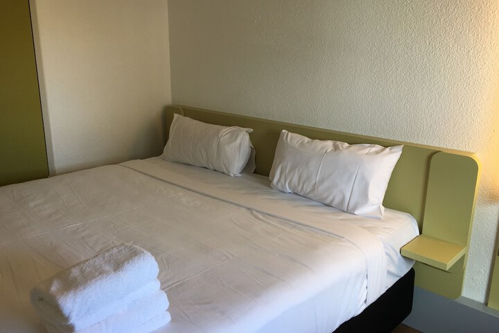 Room 8 of 32