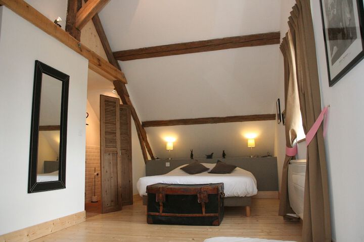 Room 9 of 12