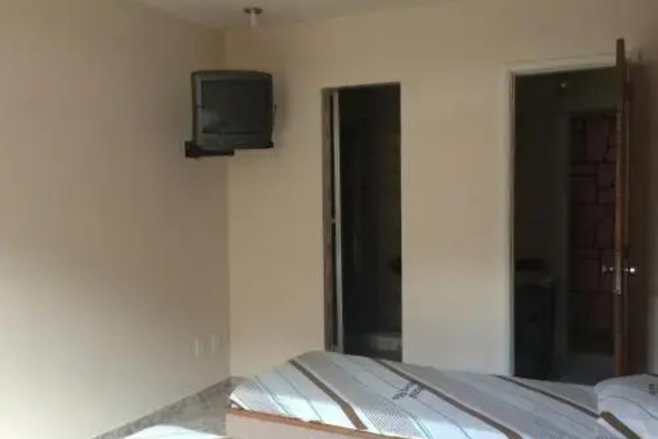 Room 5 of 13