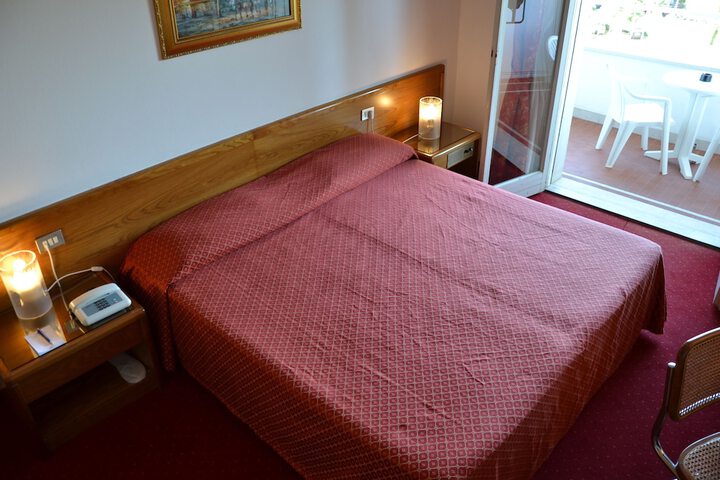 Room 11 of 53