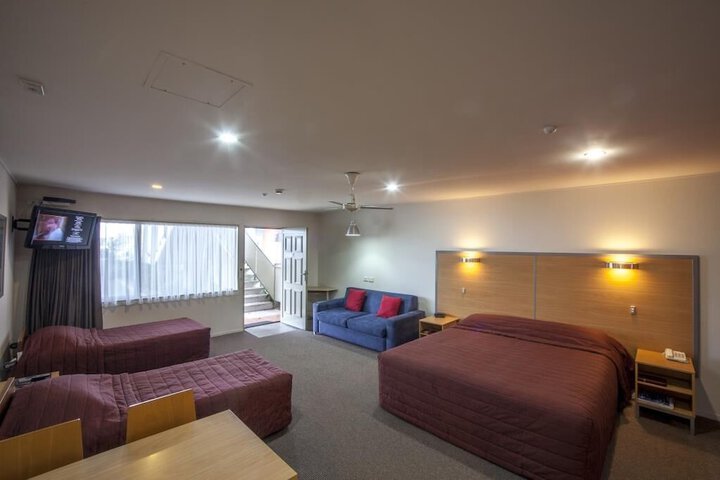 Room 6 of 51