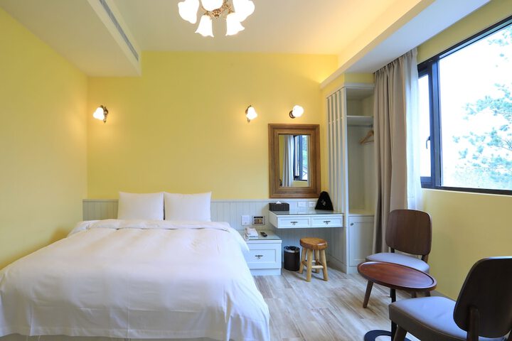 Room 7 of 48