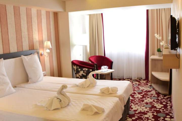 Room 9 of 42