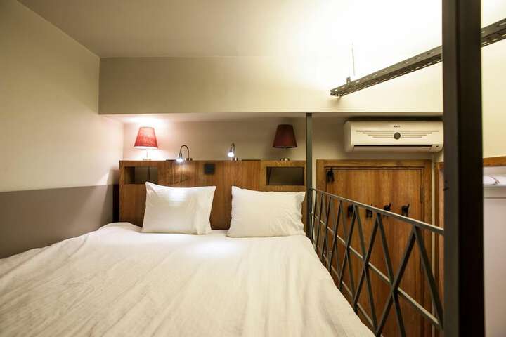 Room 27 of 73