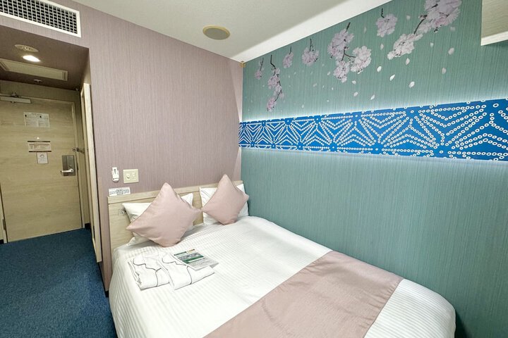 Room 28 of 93