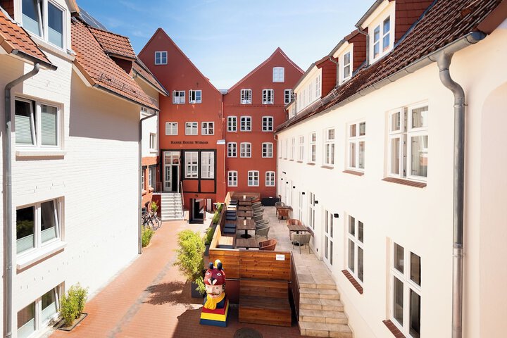 Hotel Exterior 60 of 62