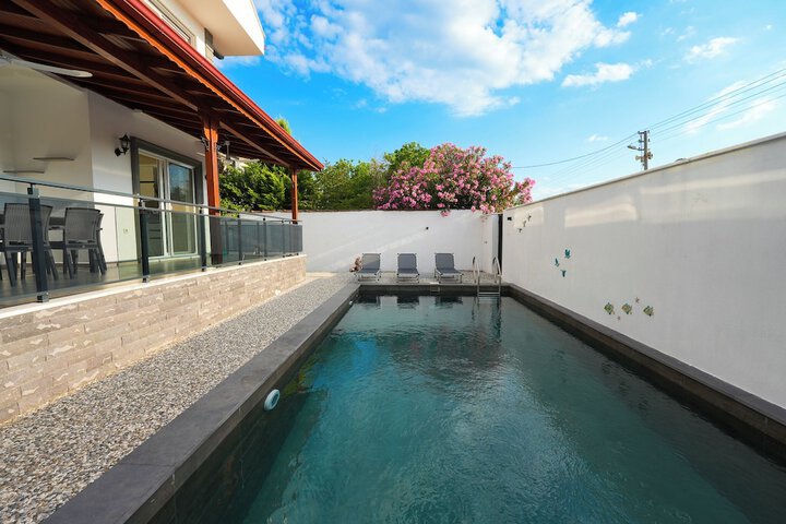 Pool 15 of 35
