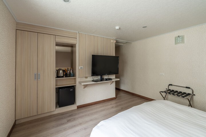 Room 8 of 45