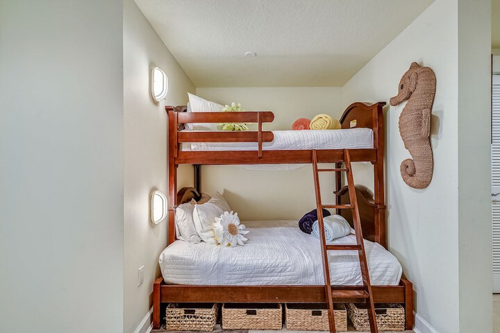 Room 14 of 308